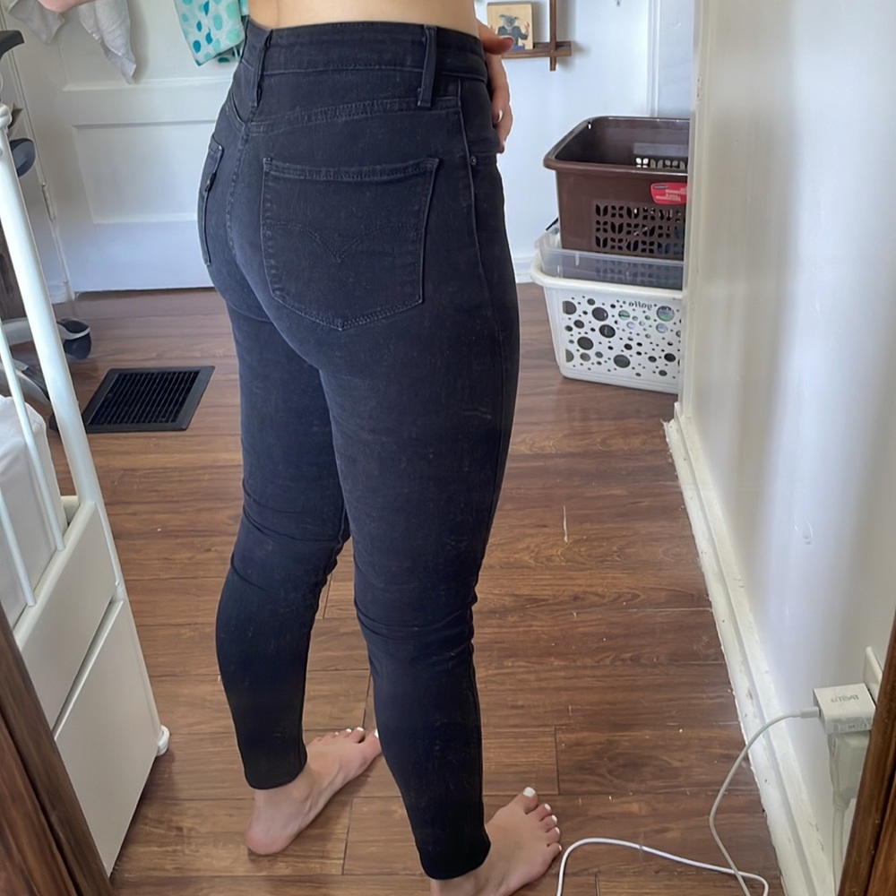 Black Levi’s skinny jeans